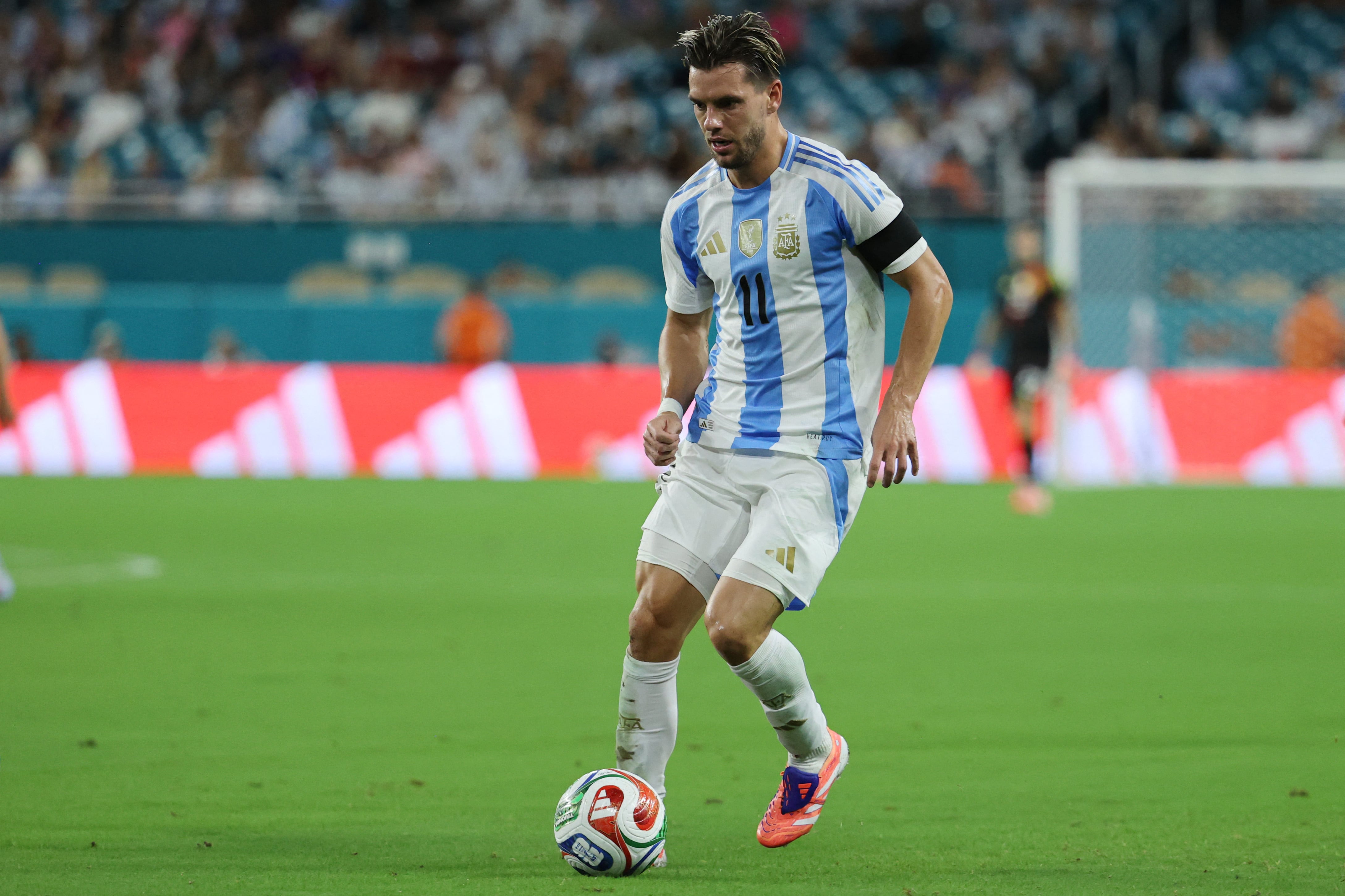 El mediocampista argentino integra la prelista de convocados por Lionel Scaloni para la Copa del Mundo (Photo by Leonardo Fernandez/ Getty Images via AFP)