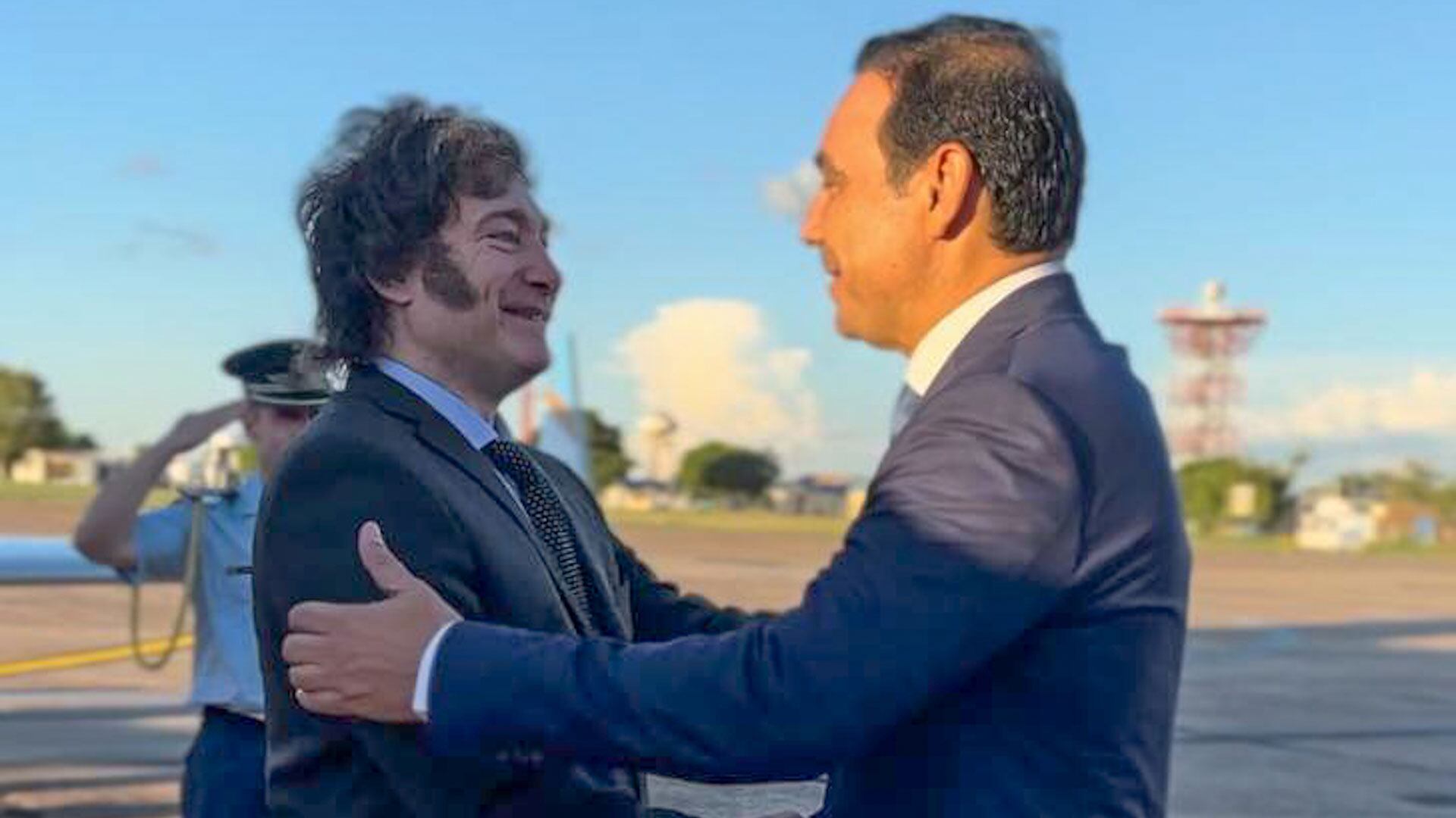 La última visita de Javier Milei a Corrientes, recibido por el gobernador Gustavo Valdés