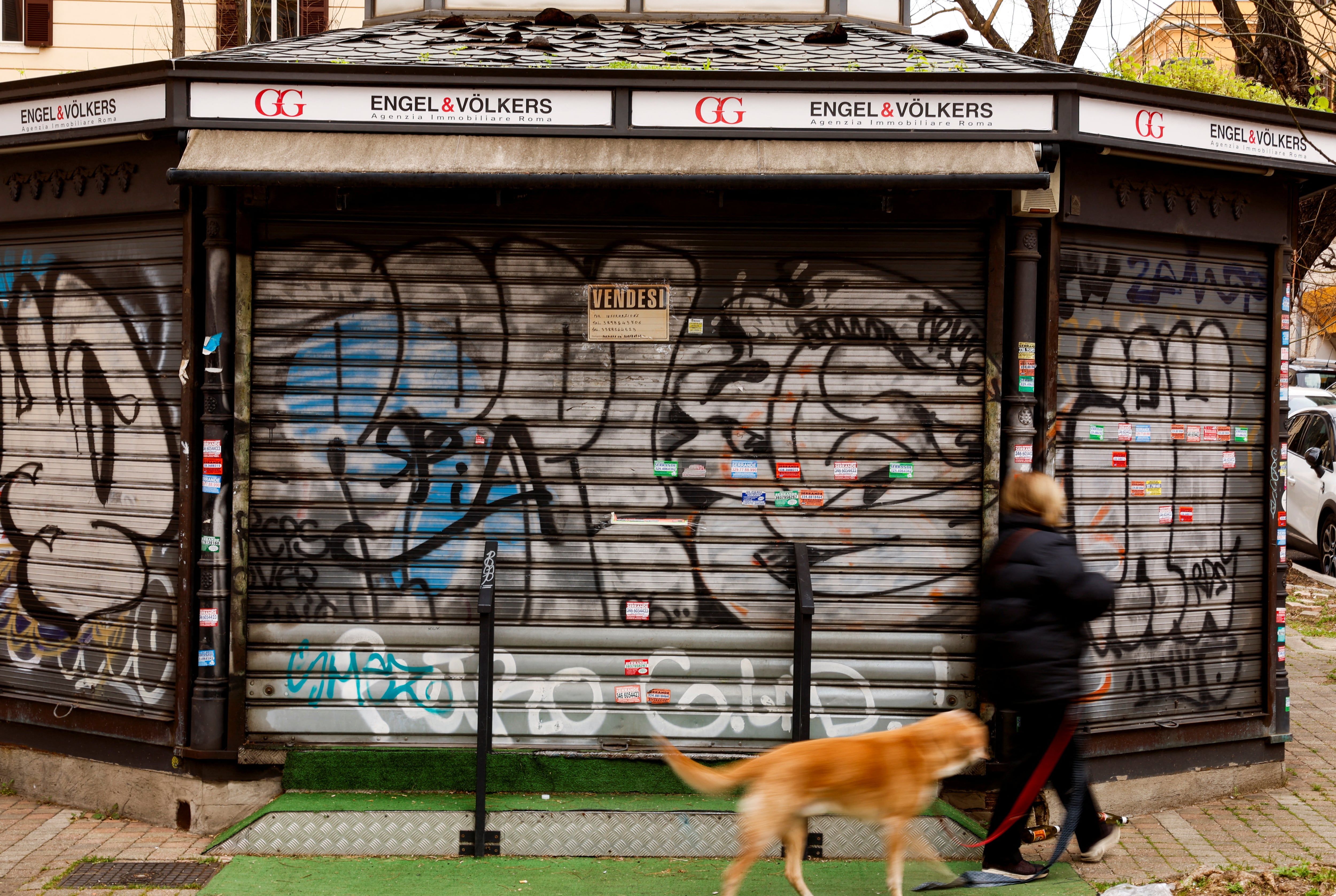 La caída del consumo impacta de lleno en los comercios de cercanía, como kioscos, almacenes y farmacias en toda Argentina REUTERS/Remo Casilli
