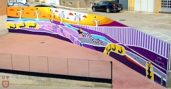 Un mural que representa la historia del pueblo