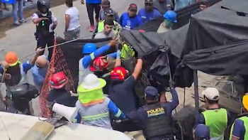 Guatemala: Trabajador muere y varios resultan heridos tras derrumbe en obra vial