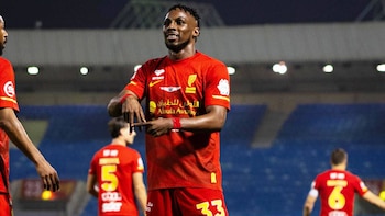 Julián Quiñones marca triplete Al