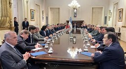 Milei continúa acercándose a Macri y a los gobernadores para fortalecerse, pero aún no logra definiciones