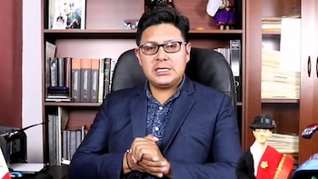 El alcalde realizó planchas y