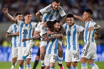 Lionel Scaloni sigue de cerca