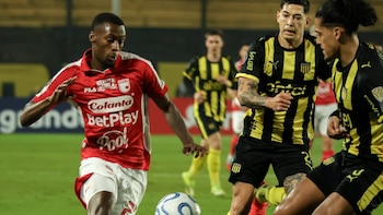 Santa Fe le dijo adiós a la Copa Libertadores con una victoria: superó a Peñarol por 1-0 y no le alcanzó