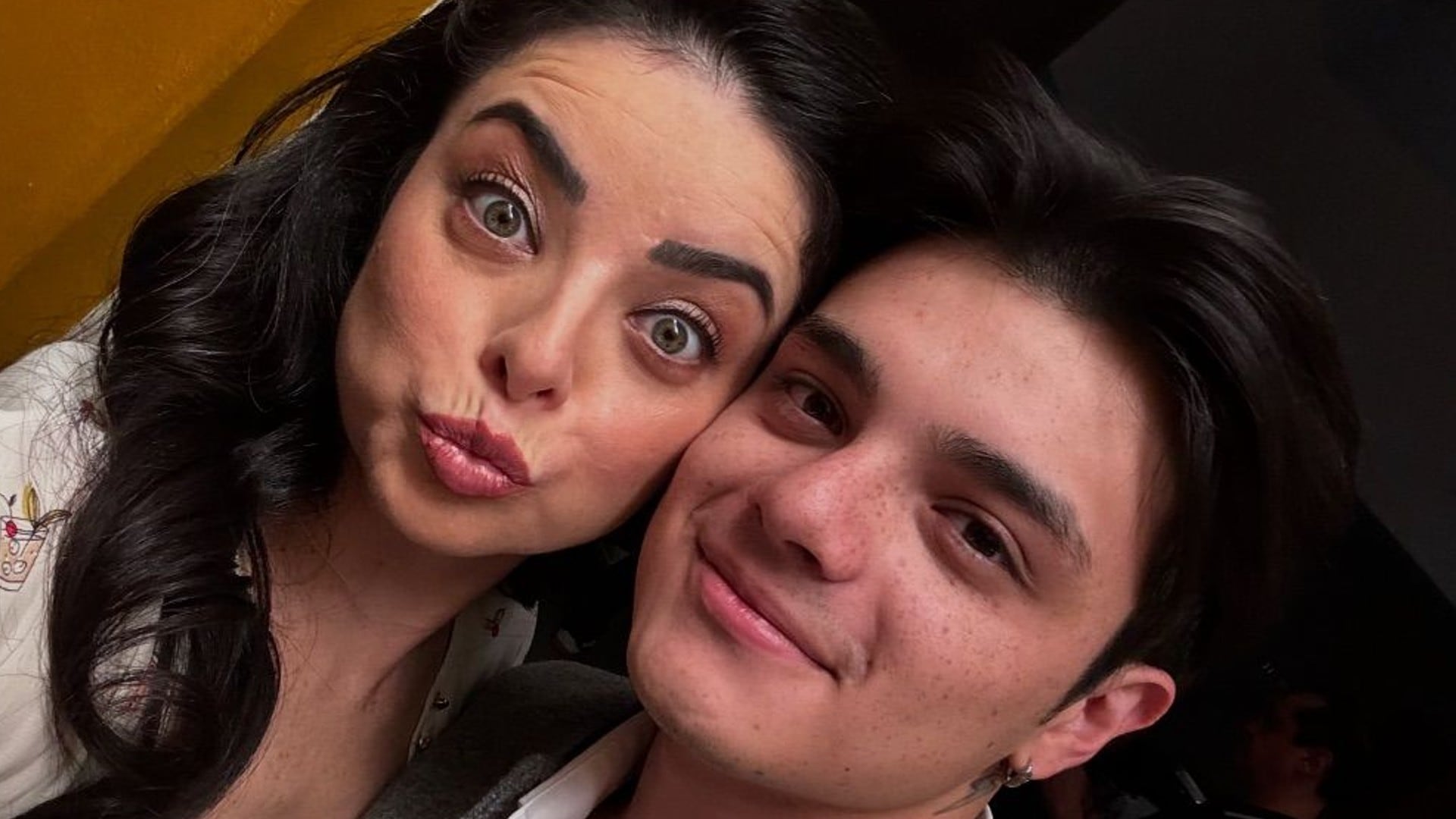 Omar Isfel defiende a Violeta Isfel tras las críticas por la venta de saludos personalizados en plataformas digitales (Instagram)