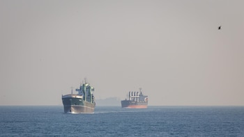 Alcanzados dos petroleros por proyectiles de origen desconocido en el golfo Pérsico