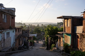 La crisis en Cuba a través de una familia que sobrevive con 60 dólares al mes