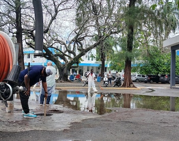 Barrios como Ciudad Satélite, Villa Linda III, La Guáyiga, Los Alcarrizos y Hato Nuevo permanecen sin acceso estable al servicio de agua corriente. (Foto cortesía CAASD)