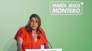Susana Díaz anima al PSOE a ser "proactivo en defender su honradez" y a "querellarse contra la pandilla" de Leire Díez