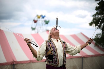 El arte de tragar espadas