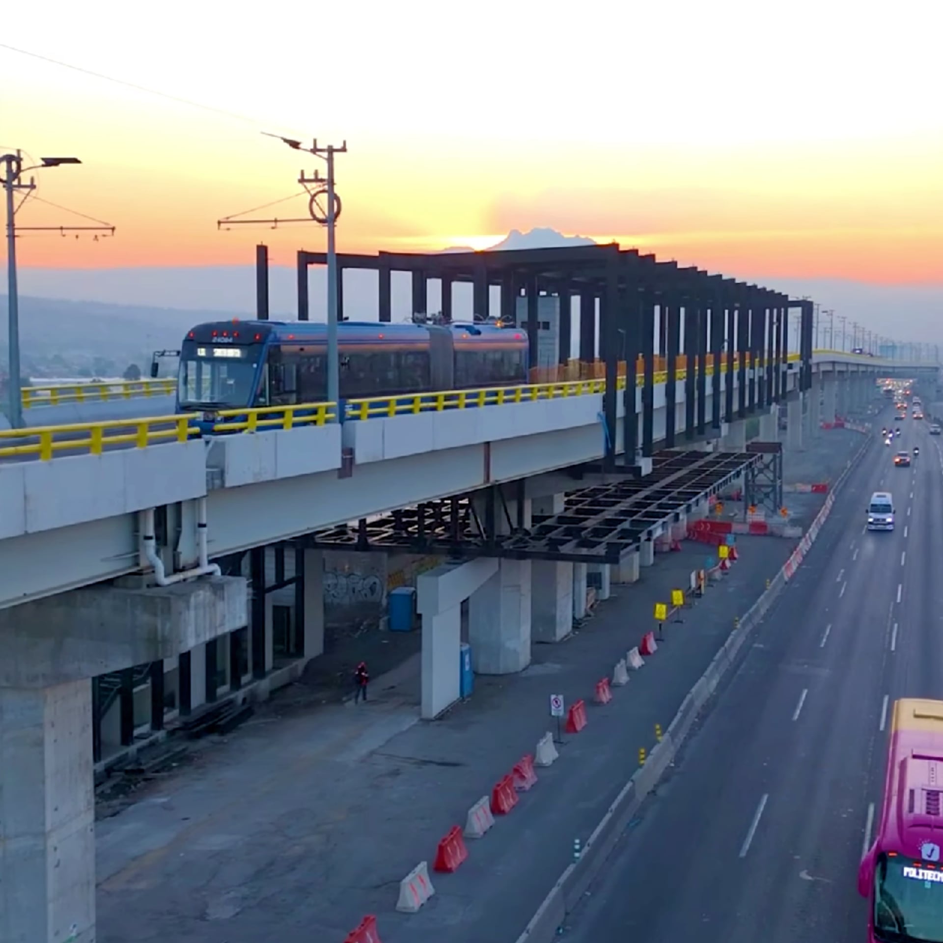 Avanza construcción de las estaciones faltantes del Trolebús elevado de Chalco (Cortesía SNT Movilidad Urbana X/ @SntVTC)