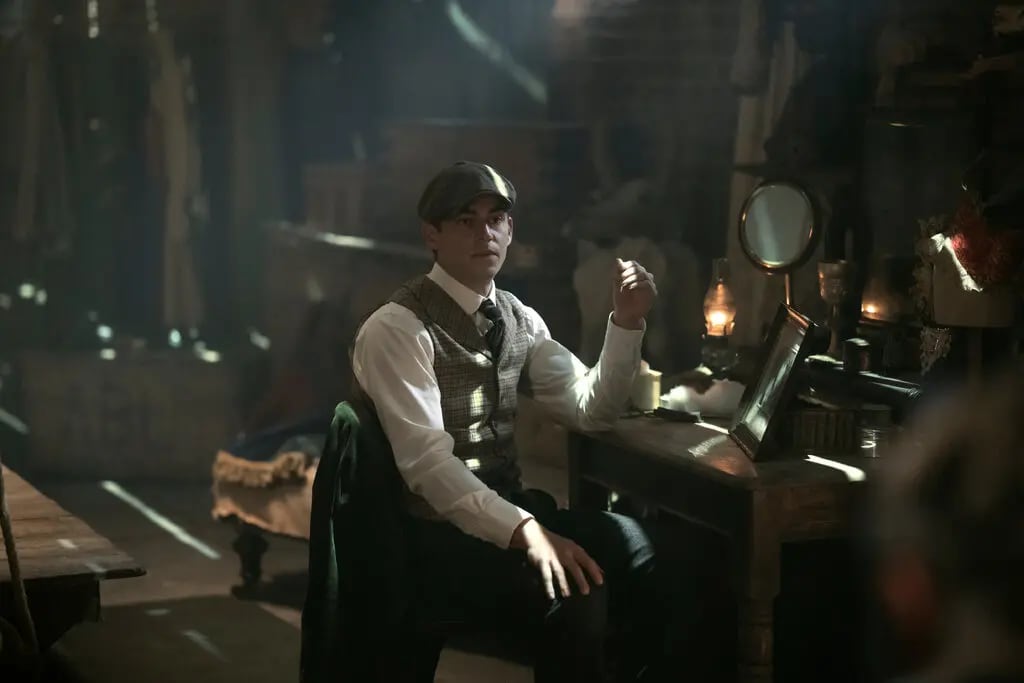 Fiennes Tiffin dijo que cuando trabajas con Guy Ritchie,