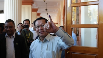 La junta militar birmana indulta