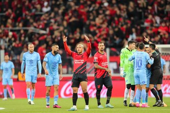 Futbolistas de Bolívar reclaman a