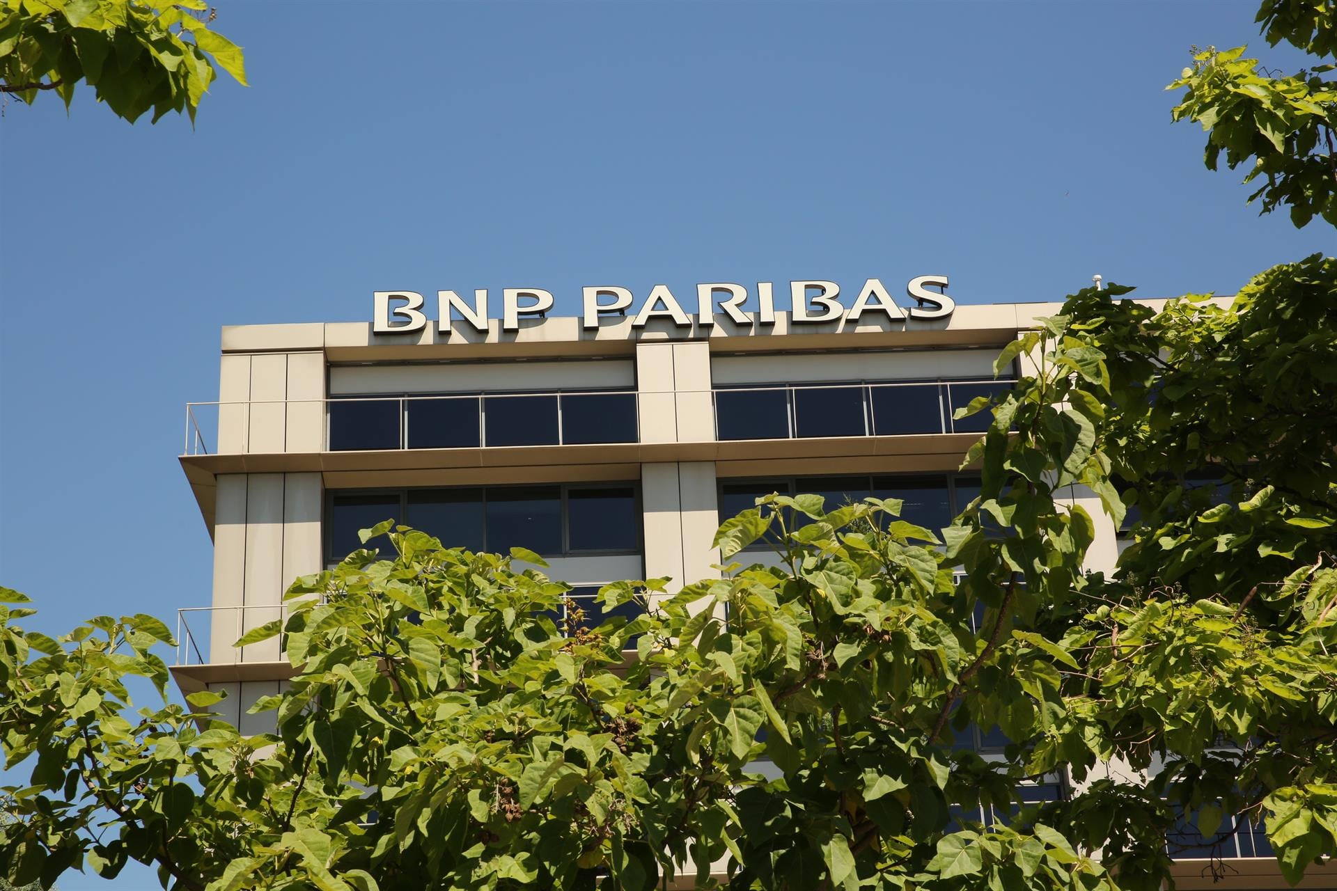 BNP Paribas ganó un 4,6% más en 2025 y eleva su meta de rentabilidad a medio plazo