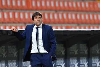 Antonio Conte dejó su cargo