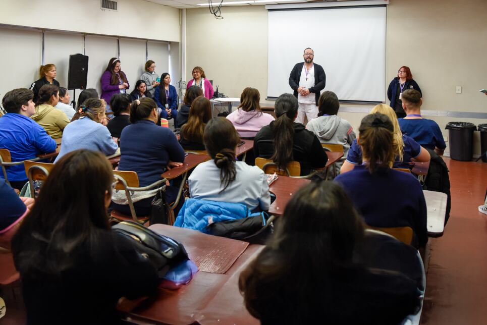 El nuevo miembro de la comisión durante la nueva residencia de Enfermería