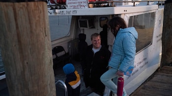 Una isla depende de él para operar el ferry. ¿Quién lo hará después?