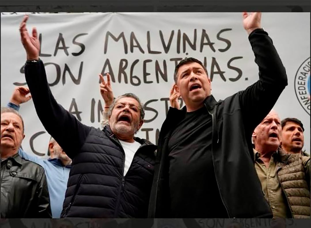 Gerardo Martínez y Cristian Jerónimo, en la marcha de la CGT en defensa de la industria