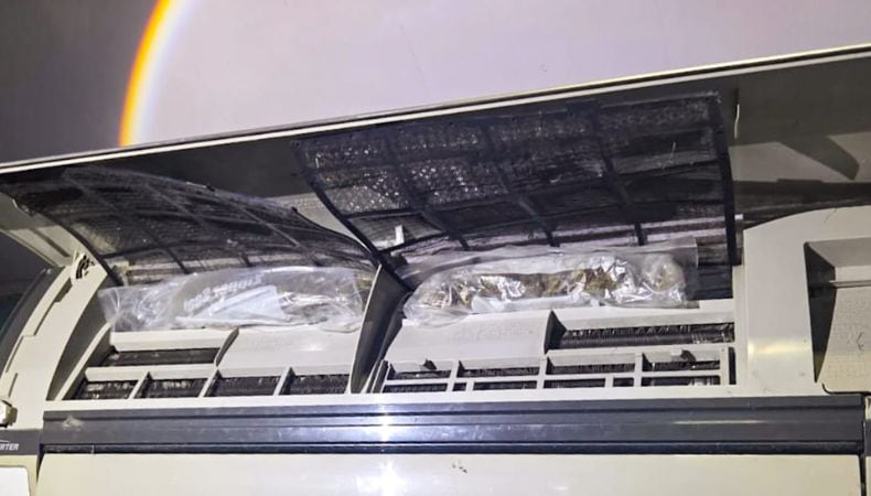 Parte de la droga estaba oculta en un aire acondicionado y su ubicación requirió la intervención del equipo K9. (Cortesía: Policía Nacional Civil)