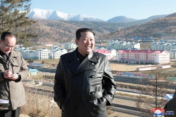 Kim Jong-un visitando Samjiyon al