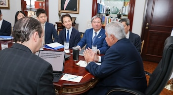 Delegación de la Keidanren (Federación Empresarial de Japón), la principal organización del sector privado nipón, reunida con el presidente José Raúl Mulino. (Presidencia)