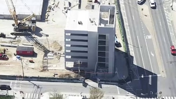 Derrumbe en Filadelfia: una muerto y dos desaparecidos en una obra de hospital infantil