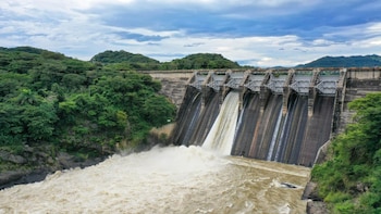 El Salvador cambió su matriz eléctrica en 2025: el gas natural, la hidroeléctrica y la geotermia generaron más del 75%