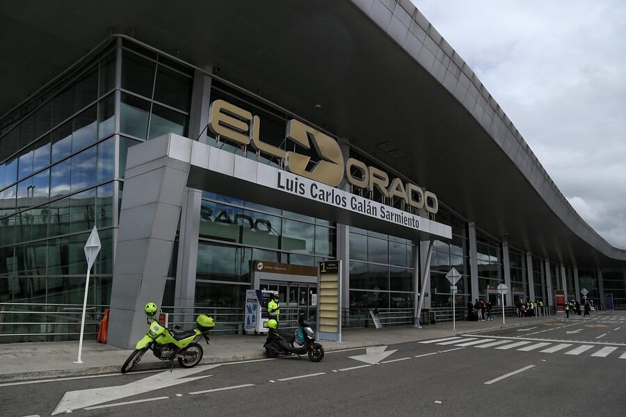 Vista general del terminal aéreo de Bogotá, donde se presentó el accidente y se activaron protocolos de emergencia. - crédito Colprensa - Camila Díaz