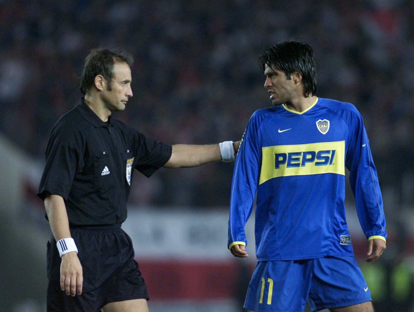 Fabián Vargas estudió de forma virtual mientras jugaba en Boca Juniors, y hace unas semanas completó su carrera de Comunicación Social - crédito Fotobaires