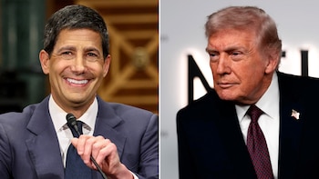 Montaje fotográfico de Kevin Warsh sonriendo con micrófono a la izquierda y Donald Trump con semblante serio mirando a la derecha