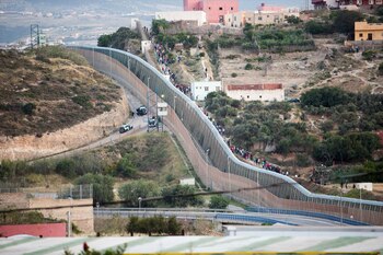 Frontera que separa Melilla y