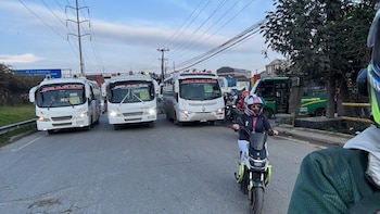 Protesta de conductores bloquea la