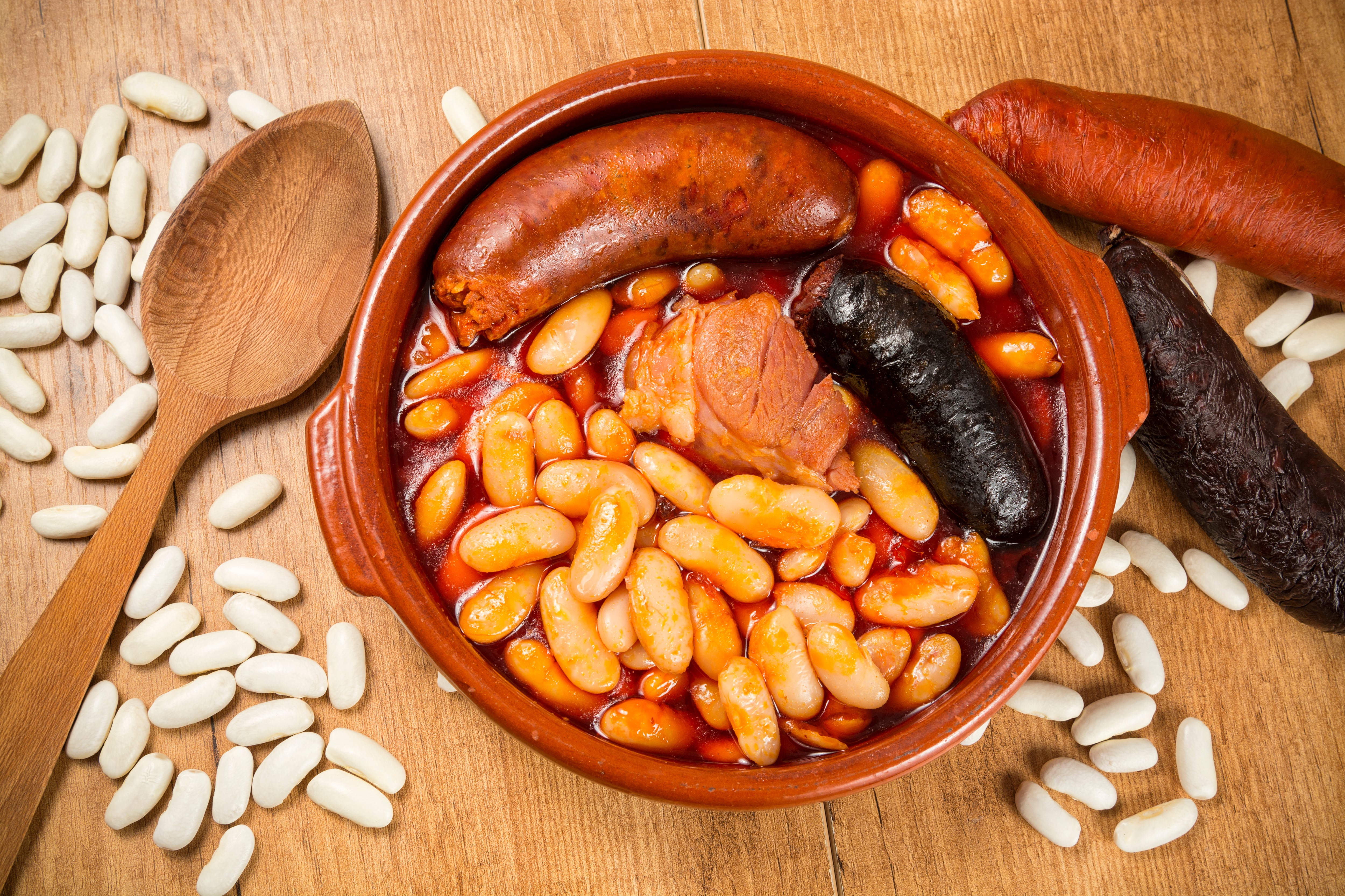 Fabada asturiana tradicional (Studioimagen73/Shutterstock)