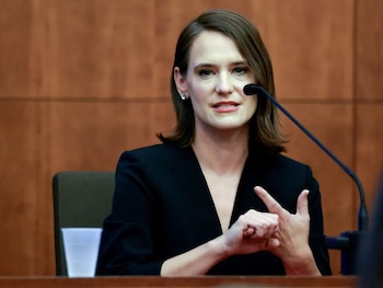 Una psiquiatra busca frenar la demanda civil de Lindsay Clancy en medio del juicio por el crimen de sus hijos