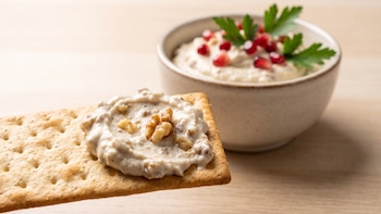 Cómo hacer un dip de nogada con queso de cabra para celebrar el 15 de septiembre