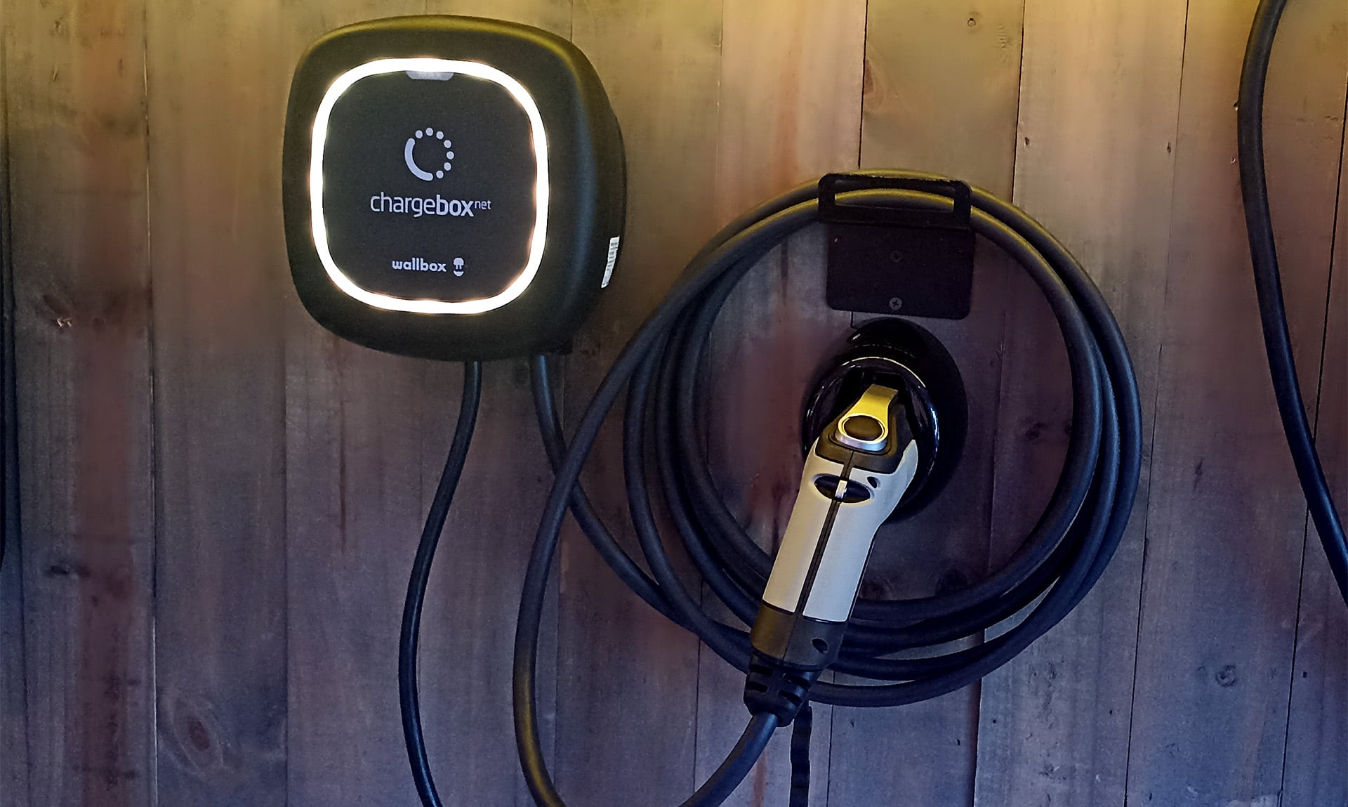 Si se compra un auto eléctrico es clave tener un cargador hogareño para pagar las recargas una cuarta parte menos que en cargadores públicos