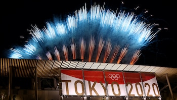 Tokyo 2020 Olympics - The Tokyo 2020 Olympics Closing Ceremony - Olympic Stadium, Tokyo, Japan - August 8, 2021. General view of fireworks above the stadium during the closing ceremony REUTERS/Thomas Peter