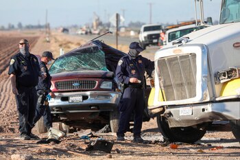Se especula que las personas que iban en la camioneta eran migrantes (Foto:EFE/EPA/Sandy Huffaker)
