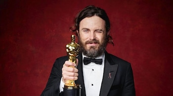 Casey Affleck levantaba su Oscar