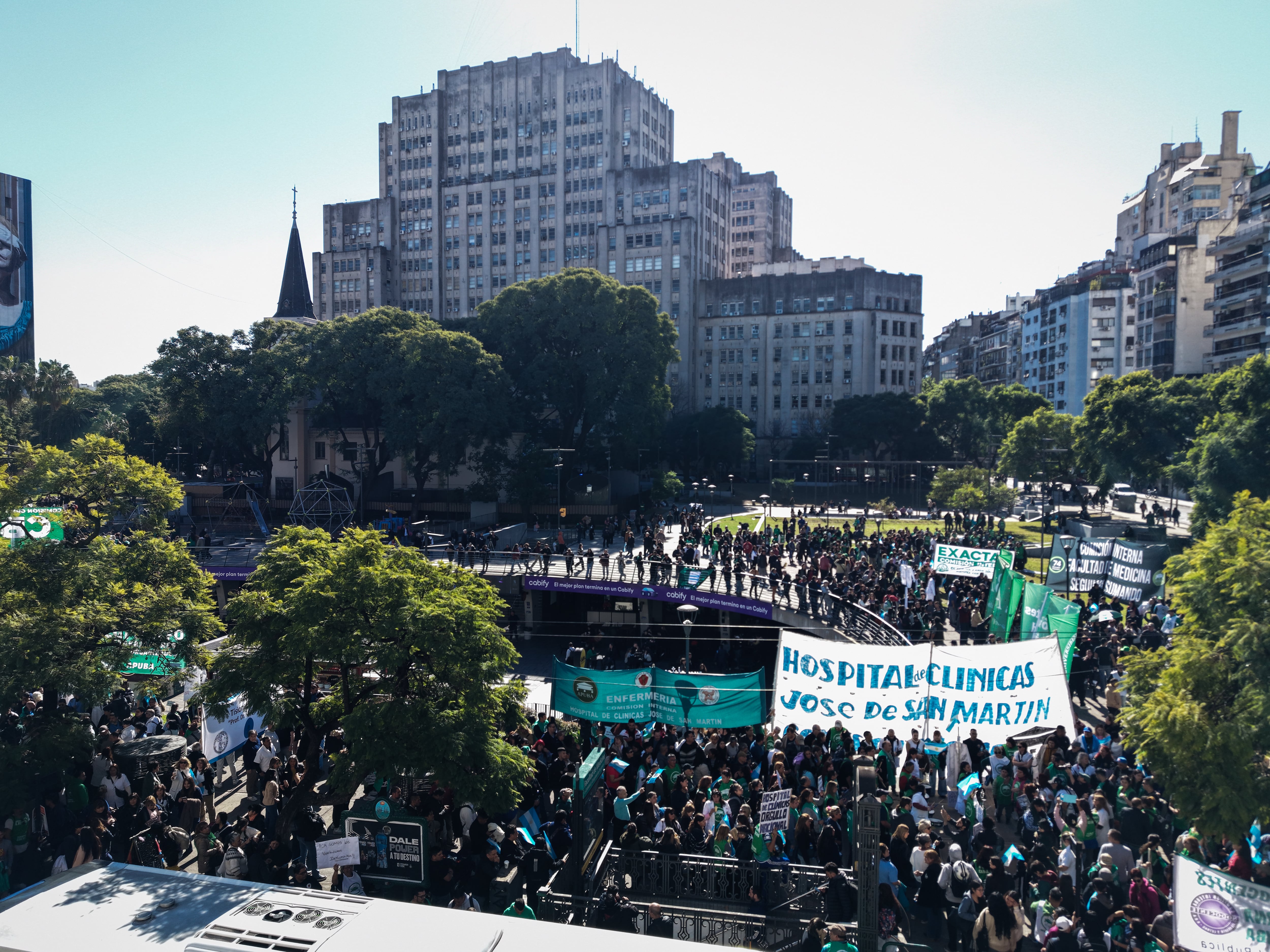 Primeras imágenes de las concentraciones previas a la marcha universitaria que se realizará este 12 de mayo (Fotografía: RSFotos)