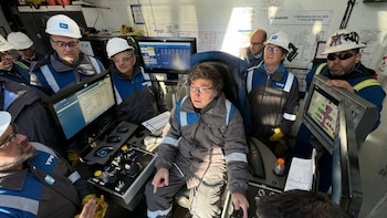 El presidente Milei rodeado de