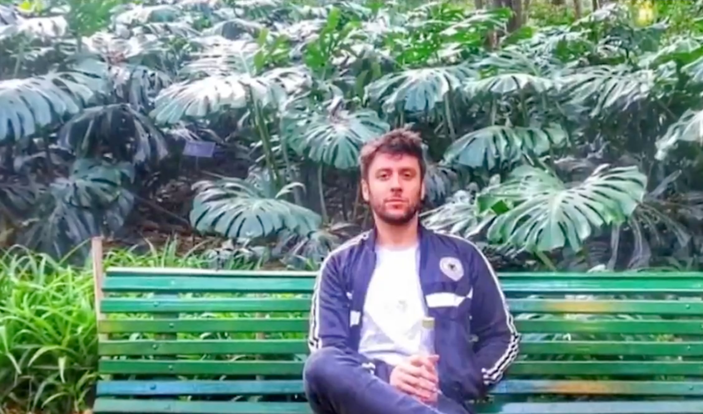 Pablo Cánepa era un joven que dibujaba, hacía deporte y salía con amigos, pero una enfermedad rara afectó su cuerpo (Captura Telemundo/Canal 12)