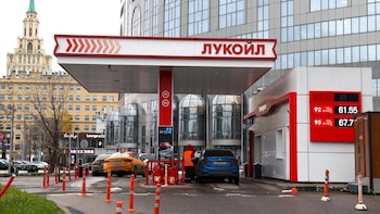 Ucrania ataca instalaciones de la petrolera Lukoil y un oleoducto en el oeste de Rusia