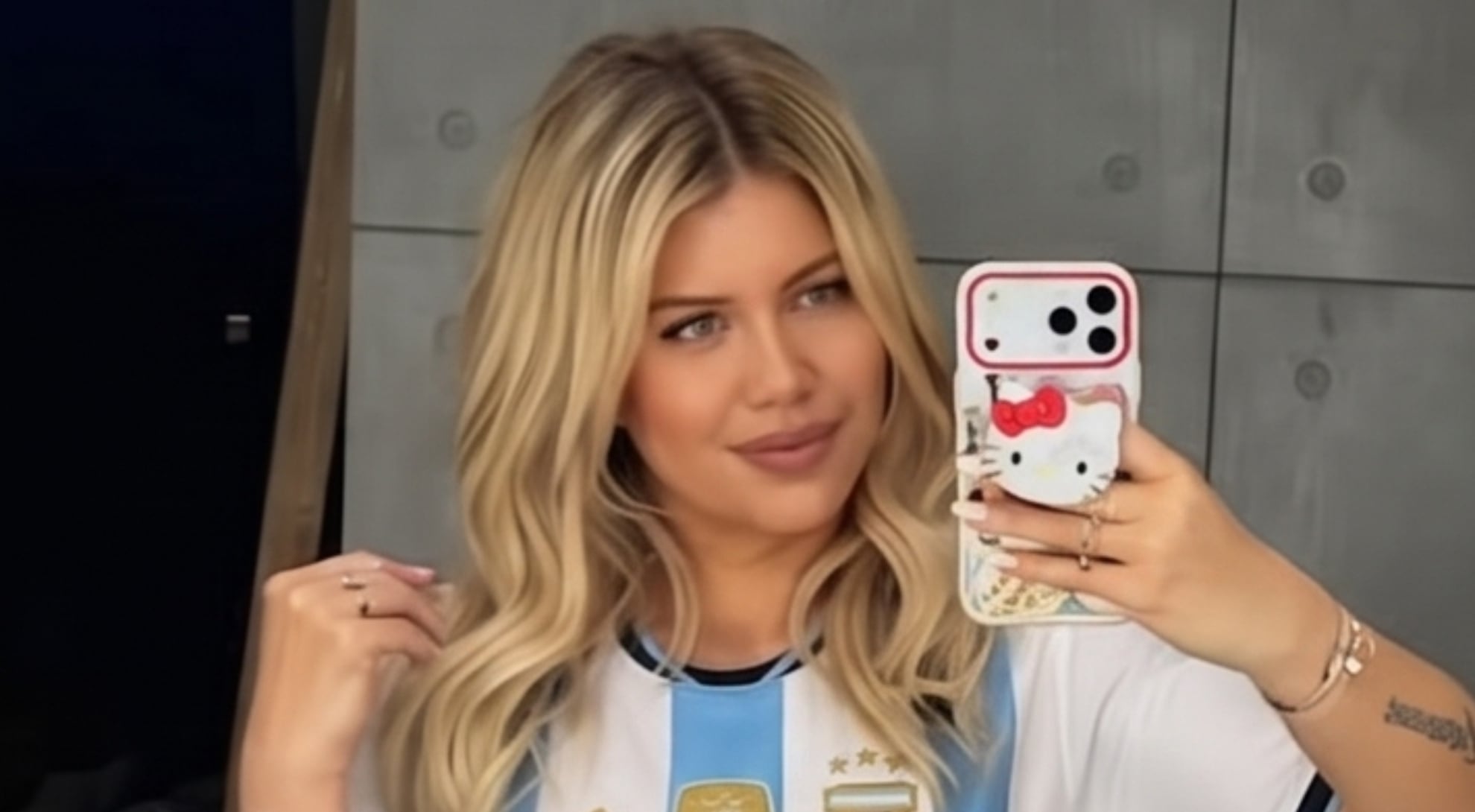 Wanda Nara mostró su paseo por Milán con sus hijas: camisetas de Argentina, visita al Duomo y relax en la piscina