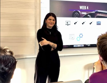 Alexandra Funes, compositora salvadoreña radicada en Nueva York, destaca por su proyección internacional en la industria audiovisual global. (Foto cortesía alexandrafunesmusic)