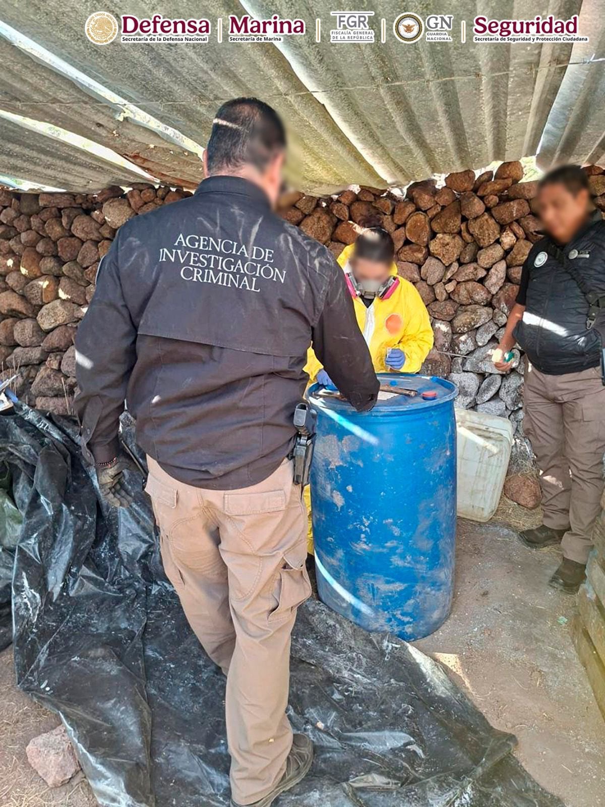 Aseguran 203 kilos de metanfetamina junto a miles de litros de precursores y equipo de laboratorio en San Luis Potosí. Marina