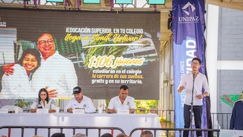 Petro estuvo solo en fotos: